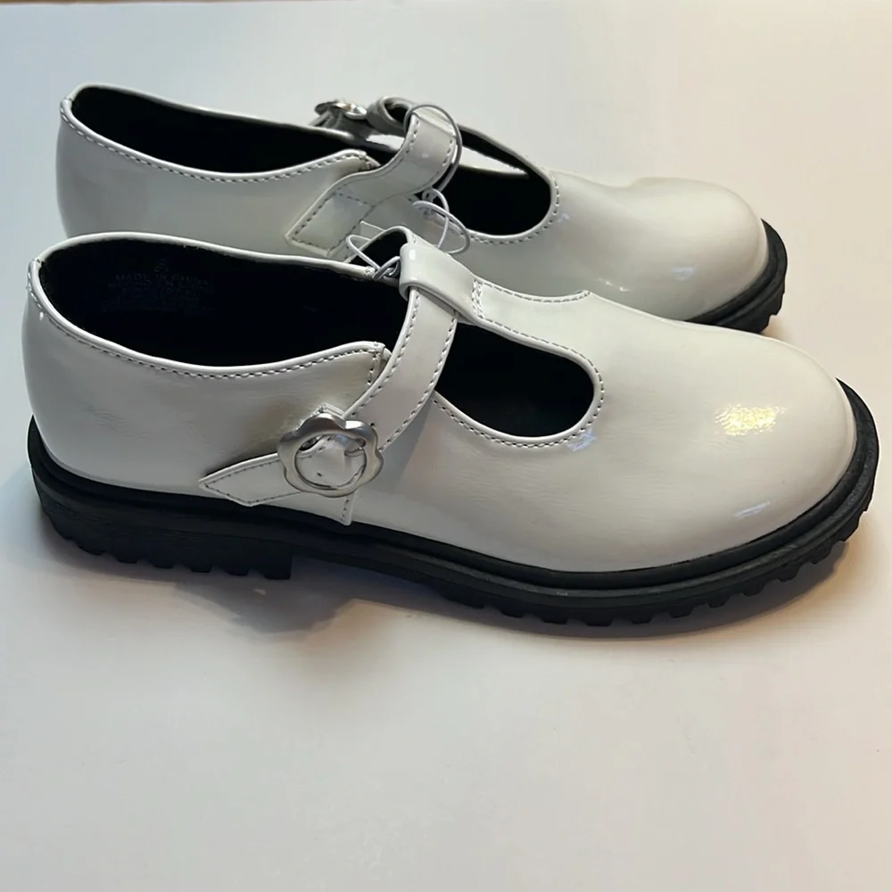 Old Navy Mary Jane Shoes Chunky White Patent Leather Dress Flower Buckle New